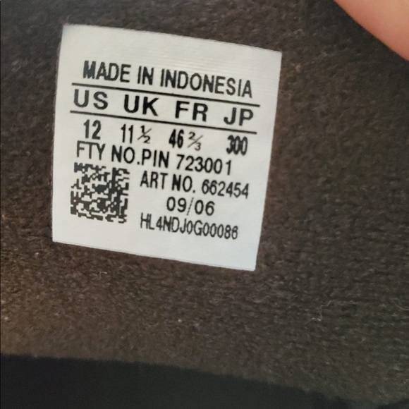 Size 11. Brown Adidas - Picture 5 of 6